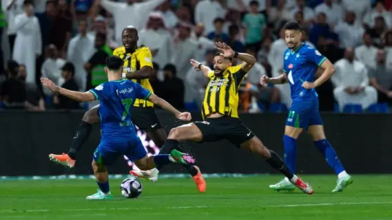 اتحاد جدة يتعرض لهزيمة غير متوقعة أمام الفتح في دوري روشن