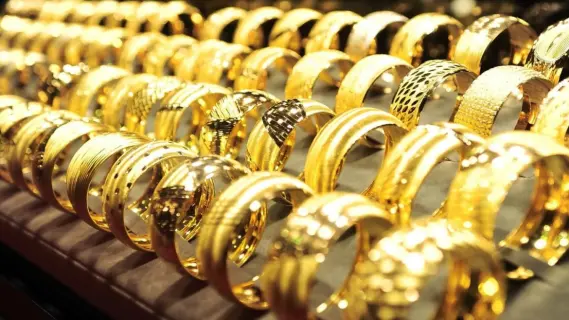أسعار الذهب تسجل ارتفاعًا قياسيًا اليوم السبت بعد قرار المركزي
