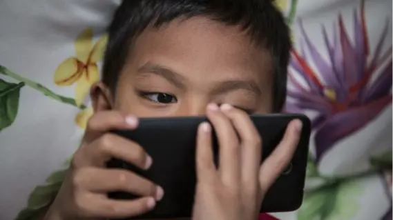 Study Warns of Smartphones' Detrimental Effect on Children's Minds