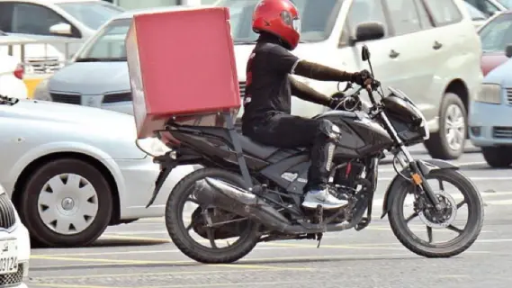 الكويت تعلن حظر عمل دراجات التوصيل بين 11 صباحاً و4 مساءً