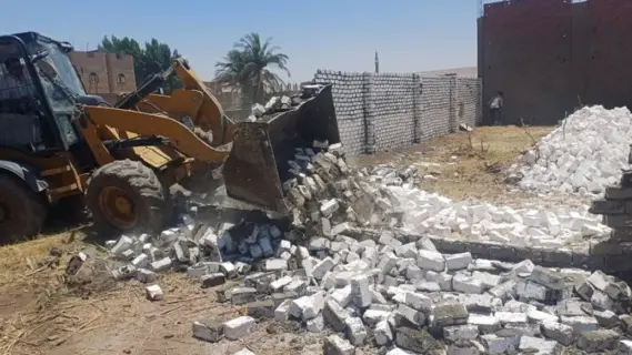 الاعتداء على موظف أثناء حملة إزالة تعديات بسوهاج