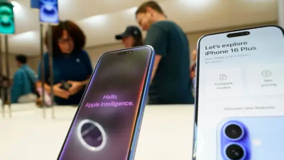 منظمة ترمب تكشف عن هاتف ذكي وخدمة محمول جديدة