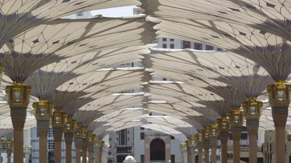 مظلات المسجد النبوي توفر بيئة آمنة ومريحة للمصلين