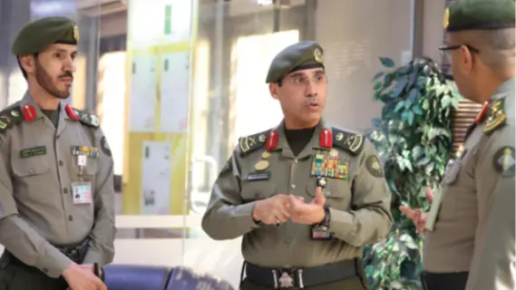 مدير عام الجوازات يفتقد مغادرة الحجاج بمطار المدينة