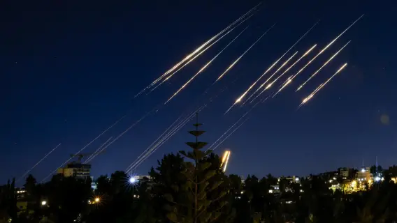 إيران تستعد لإطلاق أكبر ضربات صاروخية على إسرائيل