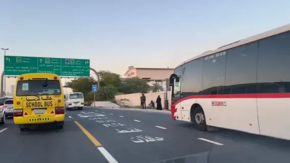 دبي: إزالة مسارات الحافلات في القوز مع بقاء اللافتة التحذيرية والغرامة 600 درهم