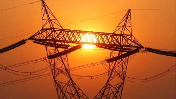 الحكومة تؤكد عدم انقطاع الكهرباء أو تخفيف الأحمال في صيف 2025