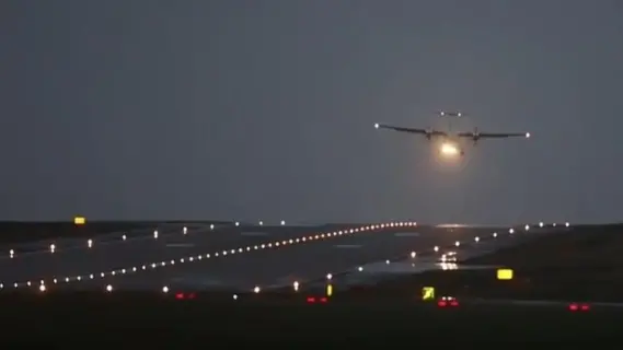 عاجل.. هبوط اضطراري لطائرة بمطار القاهرة الدولي نتيجة عطل فني