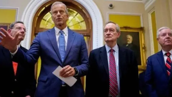 مجلس الشيوخ الأمريكي يوافق على قانون جديد لخفض الضرائب والإنفاق