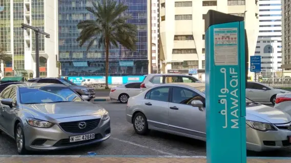 تفعيل نظام رسوم المواقف في مناطق جديدة بأبوظبي