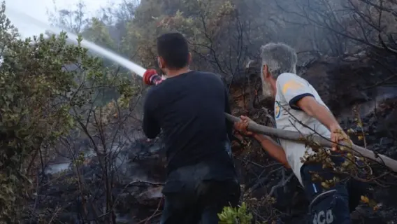 الفرق السورية تخمد حرائق كبيرة في ريف حماة