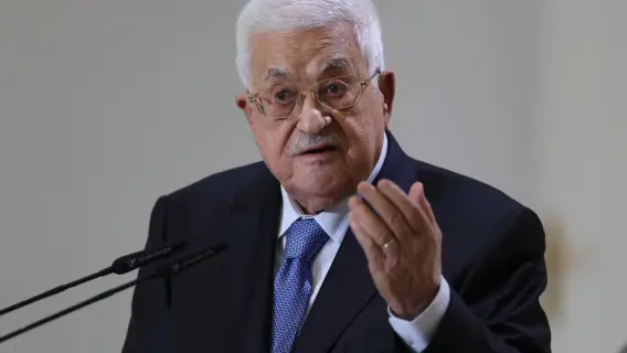 عباس يدعو حماس لتسليم السلاح والانخراط في العمل السياسي