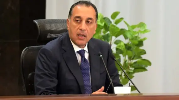 مدبولي يؤكد تكثيف الجهود للحد من نسبة الدين العام بمصر