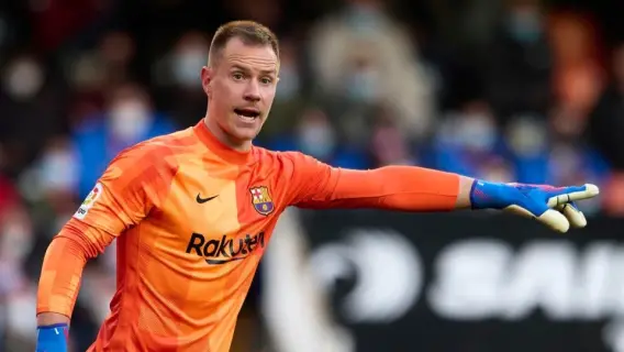 جراحة في الظهر تبعد تير شتيغن عن الملاعب