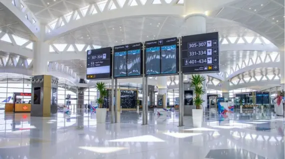 السعودية: مطار الملك خالد يحصل على جائزة أفضل منطقة جوازات لعام 2024