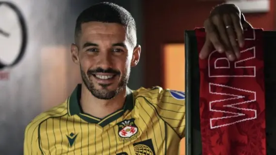 ريكسهام يعزز صفوفه بالتعاقد مع المدافع كونور كوادي