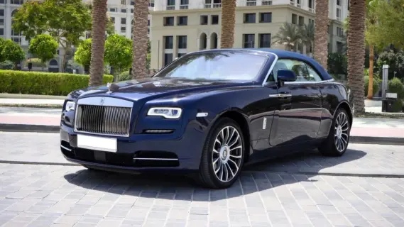 دبي: عربي يرتكب مخالفات مرورية بـ5400 درهم في يوم واحد بسيارة رولز رويس