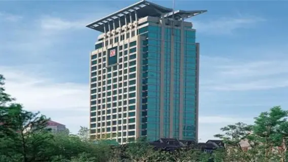 طفل ينجو بأعجوبة بعد سقوطه من الطابق 18 بفضل شجرة "الحياة" في الصين