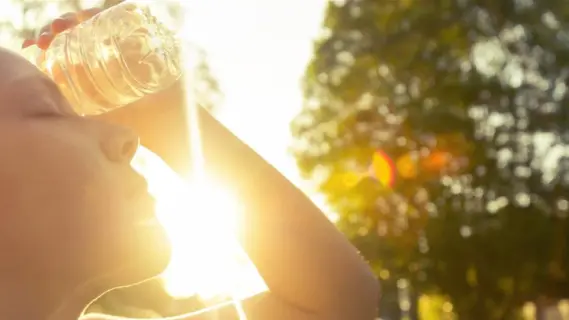 لماذا تزيد المراوح شعورك بالحر؟.. حقائق صادمة وطرق علمية للتبريد