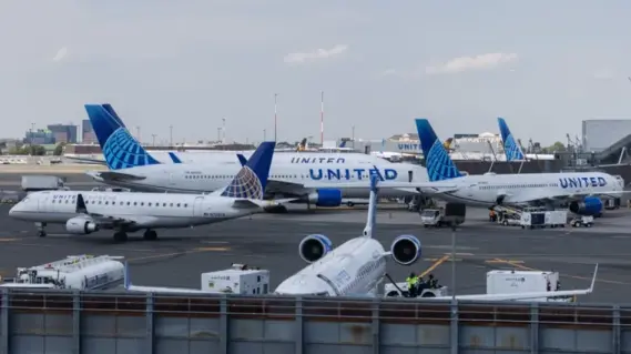 عطل تقني يوقف رحلات يونايتد إيرلاينز في أمريكا