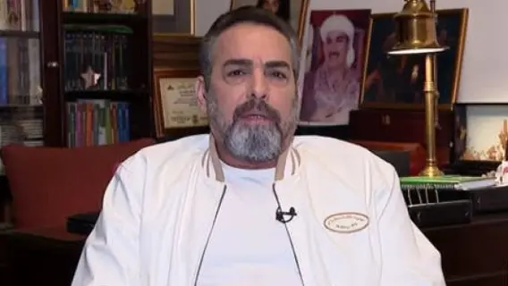 جدل حول موقف أحمد عبد العزيز في رفضه لمصافحة معجب