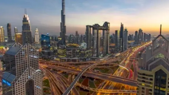 أجواء حارة في الإمارات مع تحذيرات من الأشعة فوق البنفسجية