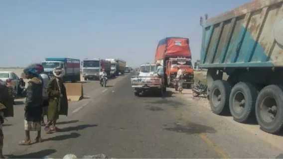 اليمن: محتجون يقطعون الطريق الدولي في حضرموت بسبب تردي الخدمات