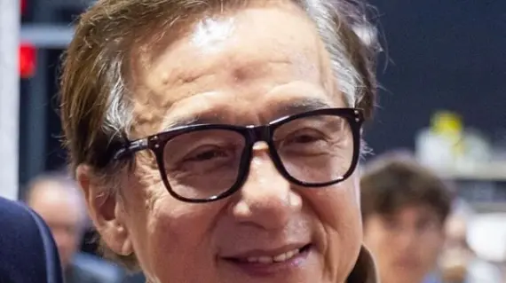 جاكي شان يتألق في مهرجان لوكارنو ويتسلم جائزة مميزة