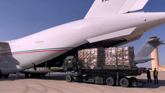 الطائرة الكويتية الأولى تغادر محملة بالمساعدات الإنسانية لغزة