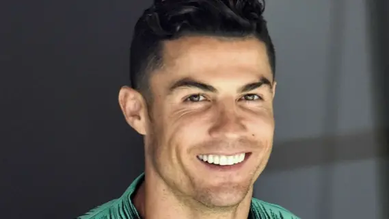 كريستيانو رونالدو يطلب يد جورجينا بعد سنوات من الحب وتوافق رسمياً