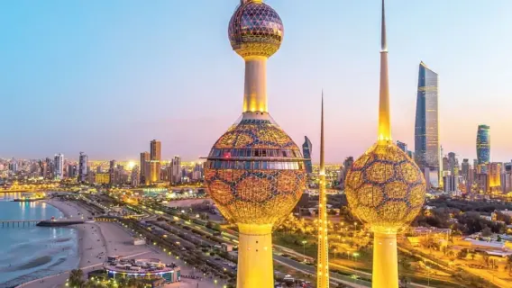 طقس شديد الحرارة في الكويت اليوم وغيوم متوقعة في المساء