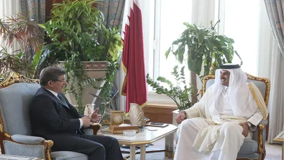 الأمير تميم يستقبل وزير خارجية تركيا في الديوان الأميري