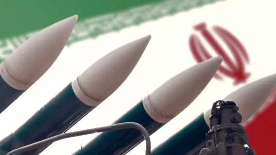 إيران تكشف عن مصانع سلاح خارج أراضيها: هل اليمن من بينها؟