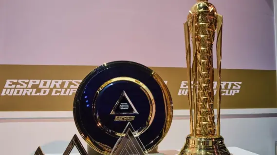 ولي العهد يكرم فريق فالكونز بفوزهم بكأس العالم للرياضات الإلكترونية 2025