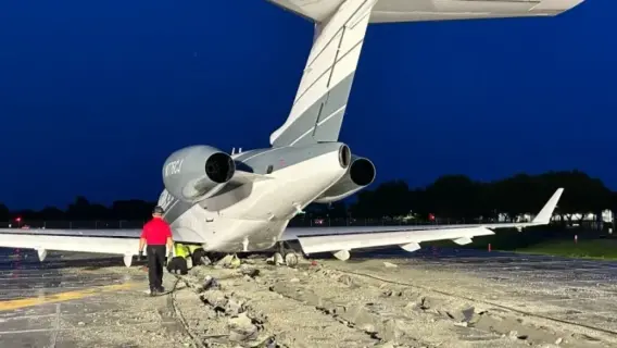 طائرة تتجاوز المدرج في مطار أمريكي ونجاة جميع الركاب