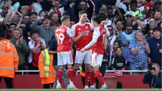 أرسنال ينتصر على نيوكاسل ويضيق الفارق مع ليفربول في الدوري الإنجليزي