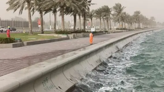 تحذير من الأرصاد: رياح قوية وأمواج عالية الليلة في البحر