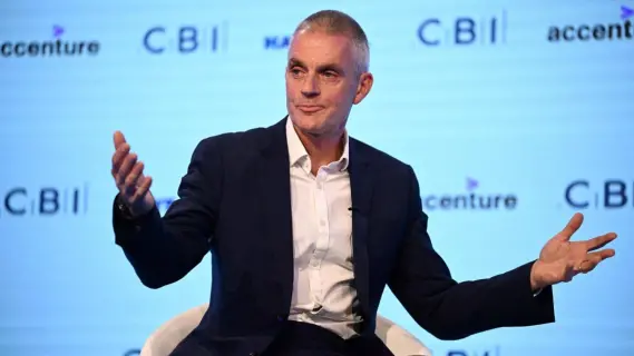 استقالة مديري "بي بي سي" إثر جدل حول وثائقي لترمب