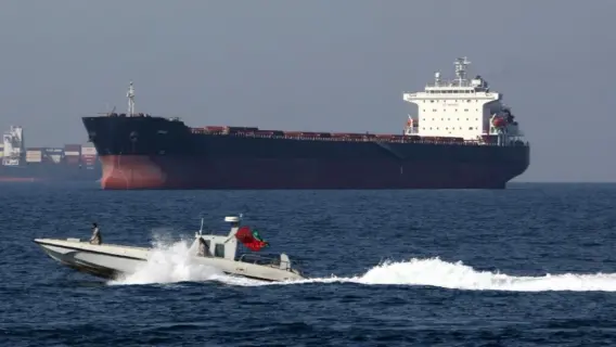 احتجاز ناقلة نفط بالقرب من مضيق هرمز بواسطة قوات إيرانية