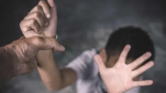 توقيف أب في لبنان بتهمة الاعتداء على أطفاله لسنوات