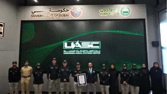 شرطة دبي تحقق رقماً قياسياً بأسرع طائرة مسيّرة تدخل غينيس