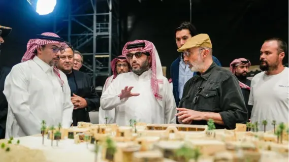 تركي آل الشيخ يزور استديوهات الحصن والقدية لمتابعة تحضيرات فيلم خالد بن الوليد