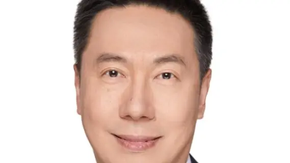 السفير الصيني الجديد يانغ شين يصل إلى الكويت ويؤكد تعزيز العلاقات الثنائية