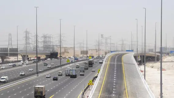 هيئة الطرق والمواصلات تفتح جسر جديد بثلاثة مسارات باتجاه شارع الخيل في دبي