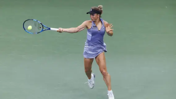 بوتينتسيفا تعتذر لحاملة الكرات عن سلوكها في بطولة أمريكا المفتوحة