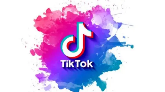 تيك توكر مصري يجرى مشهد تمثيلي لإحدى غرف مراكز الإصلاح والتأهيل