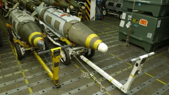 الولايات المتحدة الأمريكية تعتزم إرسال شحنة قنابل جديدة لإسرائيل تزن نصف طن