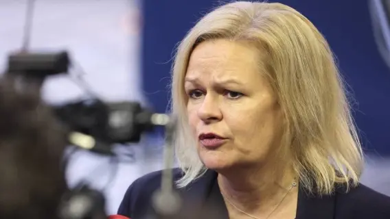 وزيرة الداخلية الألمانية : تعليمات جديدة صارمة لضبط حدود البلاد البرية