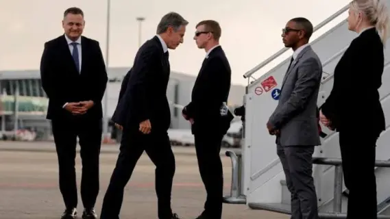 بولندا تدعو لرفع قيود الأسلحة عن أوكرانيا خلال زيارة بلينكن