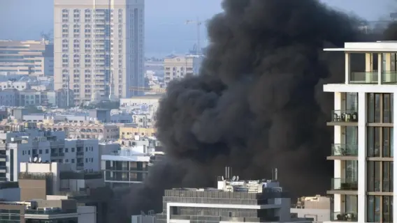 الإمارات: اندلاع حريق هائل في ناقلة وقود بمنطقة السطوة